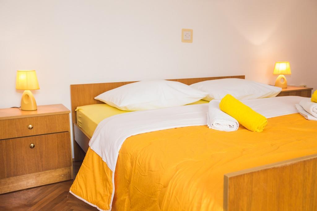 Apartments Renata Banjol Bilik gambar