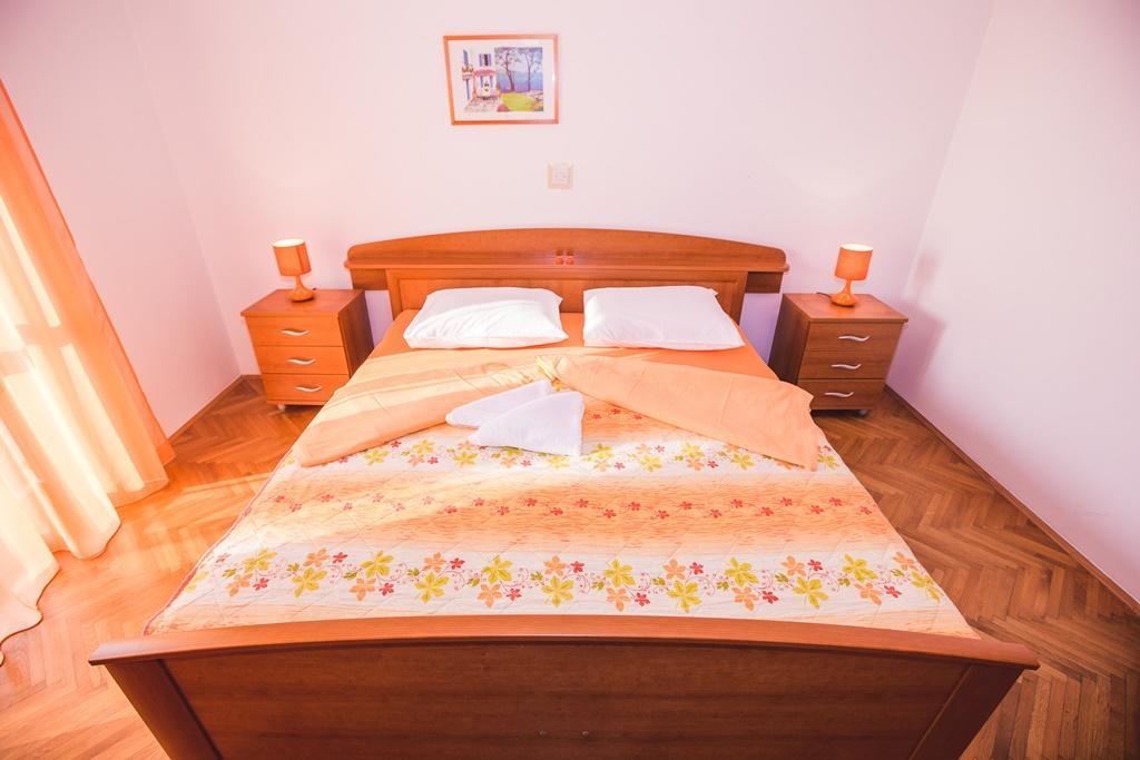 Apartments Renata Banjol Bilik gambar