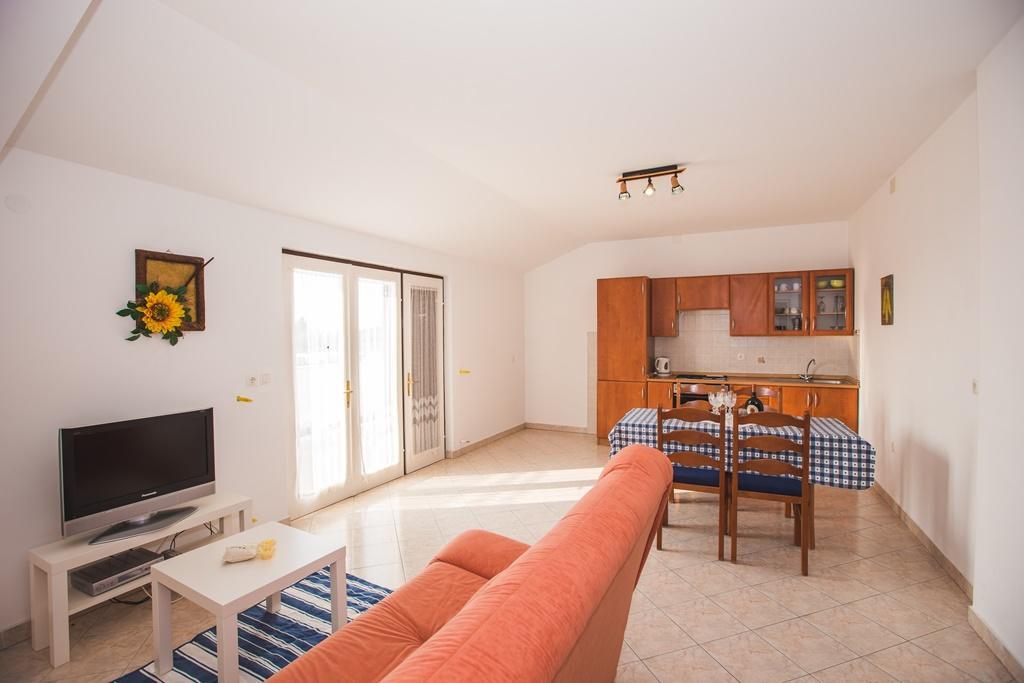 Apartments Renata Banjol Bilik gambar